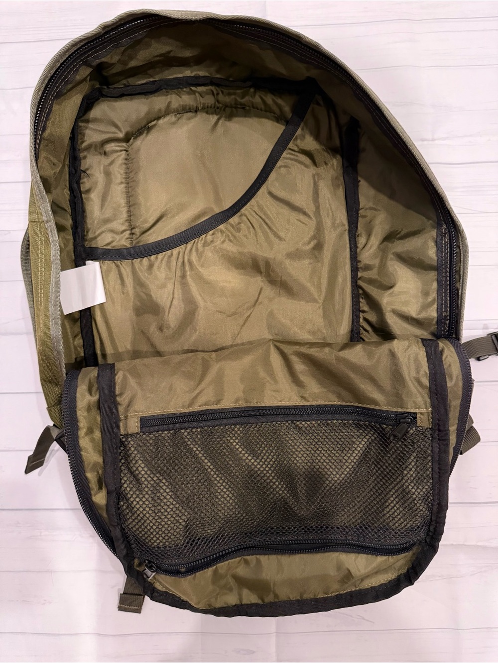 USED - CabinZero Military 28L – Military Green (2020 Version) - Picture 6 of 6